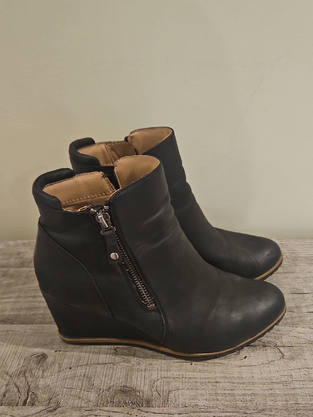 💗2/$30💗Naturalizer Black Wedge Ankle Boots with Side Zip
